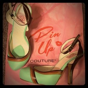 Pin Up Couture vintage style pumps Sz 9